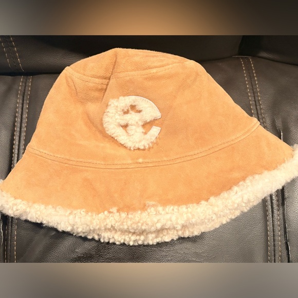 UGG Brown Hoodie with Cream Details and Suede Bucket Hat - Picture 10 of 15